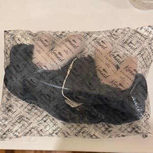 Kraamel Black Slippers - Soft Faux Fur